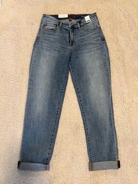 Judy Blue mid rise Boyfriend Jeans